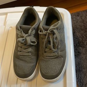 Dark green walking shoes, size 6